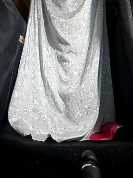 Snapshot of LunaDrago chatting on 10/13/25, 10:04 LunaDrago online show from 10/13/25, 10:04