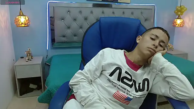 Xavii18 online show from 02/05/25, 04:03