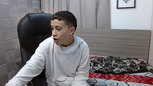 Xavii18 online show from 02/15/25, 07:17