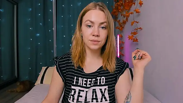 Snapshot of InsatiableFoxX chatting on 09/19/25, 07:25 InsatiableFoxX online show from 09/19/25, 07:25