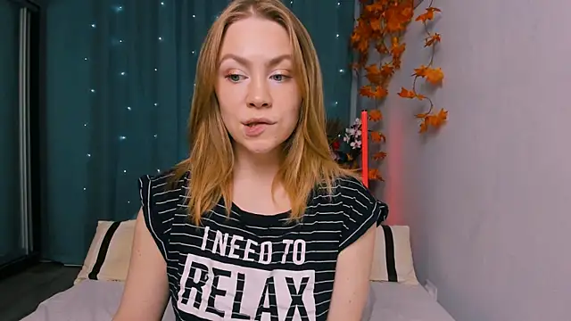 Snapshot of InsatiableFoxX chatting on 10/17/25, 05:59 InsatiableFoxX online show from 10/17/25, 05:59