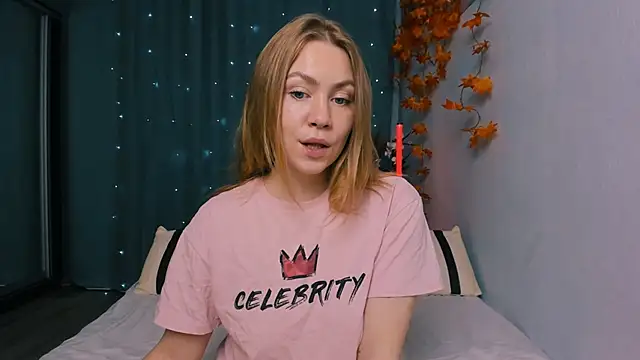 Snapshot of InsatiableFoxX chatting on 10/29/25, 08:54 InsatiableFoxX online show from 10/29/25, 08:54