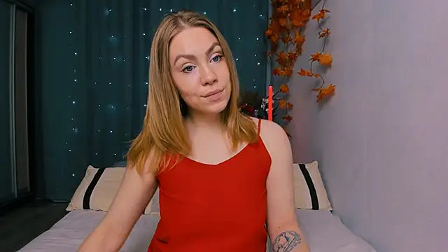 Snapshot of InsatiableFoxX chatting on 10/30/25, 05:24 InsatiableFoxX online show from 10/30/25, 05:24