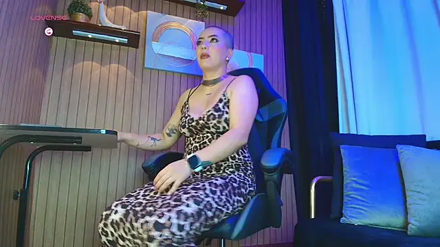 Camila Chainn online show from 10/27/25, 12:42