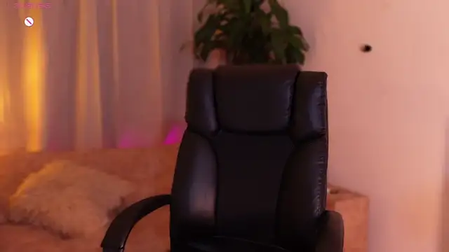 Snapshot of sammy_laszlow chatting on 10/10/25, 03:49 sammy laszlow online show from 10/10/25, 03:49