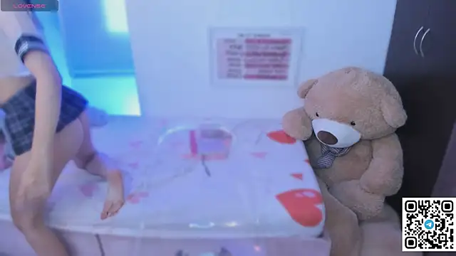 sofi cute01 online show from 11/18/25, 10:03