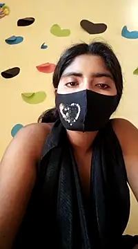 Snapshot of Lina-Rose chatting on 03/07/25, 04:24 Lina-Rose online show from 03/07/25, 04:24