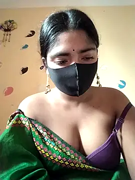Snapshot of Lina-Rose chatting on 09/18/25, 02:13 Lina-Rose online show from 09/18/25, 02:13