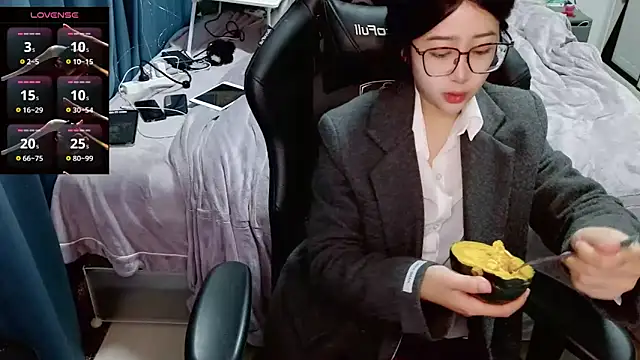 Angelababy001 online show from 01/13/25, 07:42