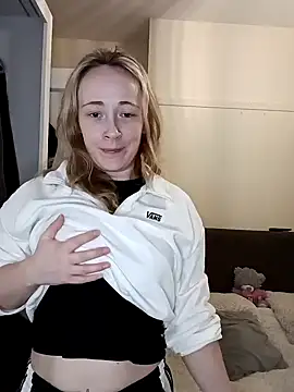 Snapshot of Teagan_B chatting on 01/13/25, 02:21 Teagan B online show from 01/13/25, 02:21