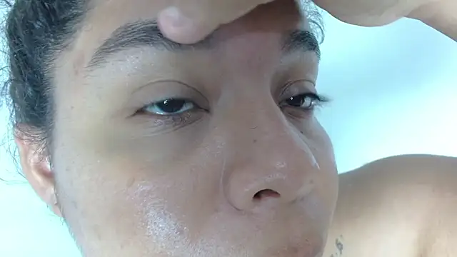 yulissa18 online show from 01/11/25, 05:20