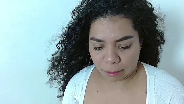 yulissa18 online show from 03/15/25, 04:35