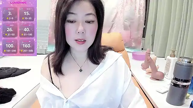 Snapshot of Crystal_Wings chatting on 12/18/24, 01:23 Crystal Wings online show from 12/18/24, 01:23