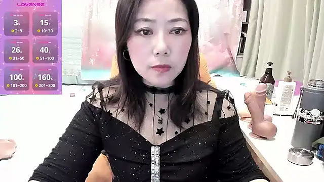 Snapshot of Crystal_Wings chatting on 01/19/25, 01:22 Crystal Wings online show from 01/19/25, 01:22