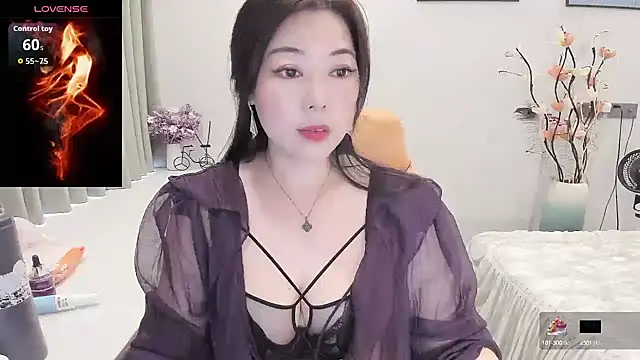 Snapshot of Crystal_Wings chatting on 09/14/25, 01:16 Crystal Wings online show from 09/14/25, 01:16