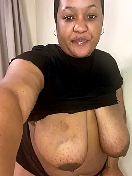 Snapshot of Missmoox24 chatting on 09/30/25, 11:32 Missmoox24 online show from 09/30/25, 11:32