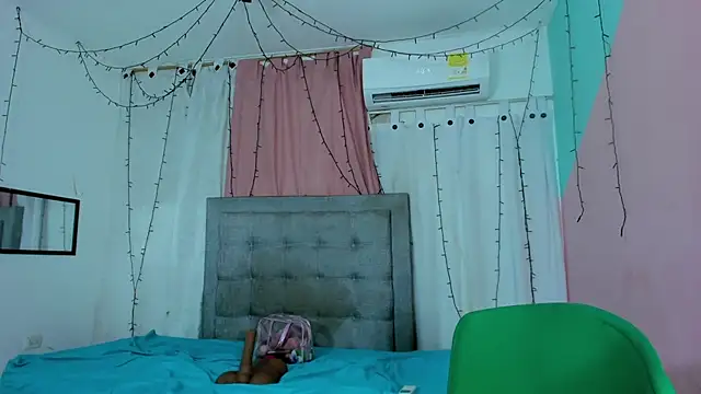 valentina 0  online show from 10/21/25, 03:51