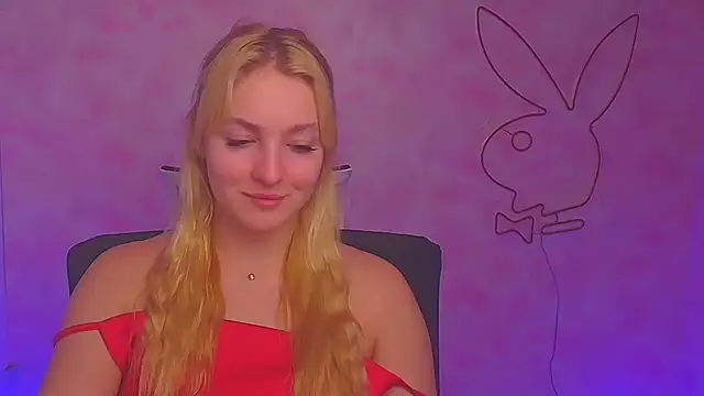 Snapshot of Milka_kiss_ chatting on 12/15/24, 10:07 Milka kiss online show from 12/15/24, 10:07