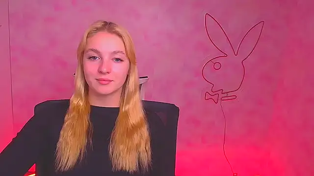 Snapshot of Milka_kiss_ chatting on 12/20/24, 10:27 Milka kiss online show from 12/20/24, 10:27