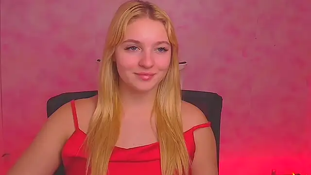 Snapshot of Milka_kiss_ chatting on 12/28/24, 10:14 Milka kiss online show from 12/28/24, 10:14