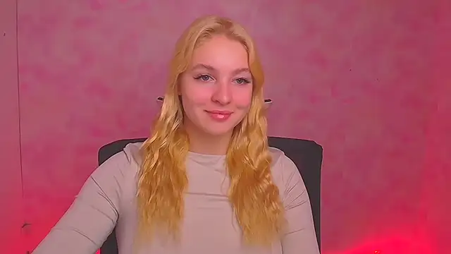Snapshot of Milka_kiss_ chatting on 01/03/25, 06:44 Milka kiss online show from 01/03/25, 06:44