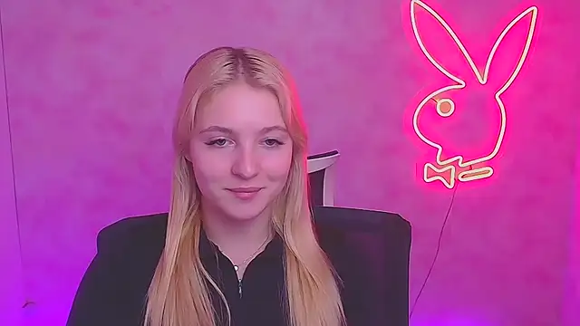 Snapshot of Milka_kiss_ chatting on 02/01/25, 03:50 Milka kiss online show from 02/01/25, 03:50