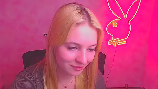 Snapshot of Milka_kiss_ chatting on 02/11/25, 10:37 Milka kiss online show from 02/11/25, 10:37