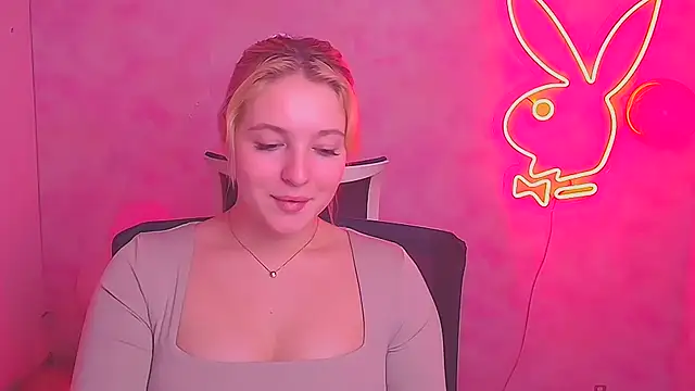 Snapshot of Milka_kiss_ chatting on 02/16/25, 03:48 Milka kiss online show from 02/16/25, 03:48