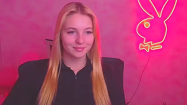 Snapshot of Milka_kiss_ chatting on 02/20/25, 12:36 Milka kiss online show from 02/20/25, 12:36