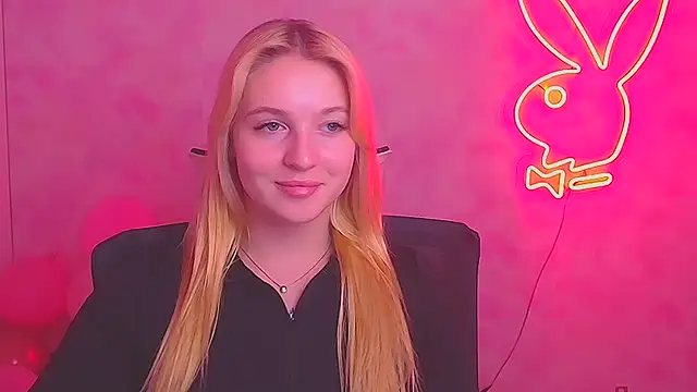 Snapshot of Milka_kiss_ chatting on 02/20/25, 04:03 Milka kiss online show from 02/20/25, 04:03