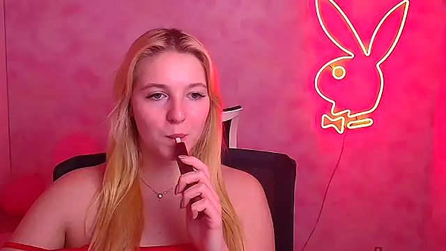 Snapshot of Milka_kiss_ chatting on 02/22/25, 03:58 Milka kiss online show from 02/22/25, 03:58