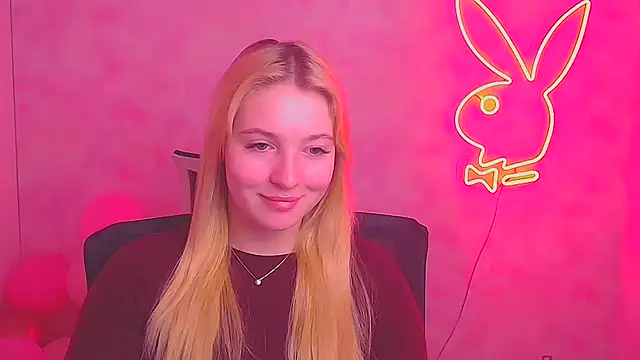 Snapshot of Milka_kiss_ chatting on 02/24/25, 12:37 Milka kiss online show from 02/24/25, 12:37