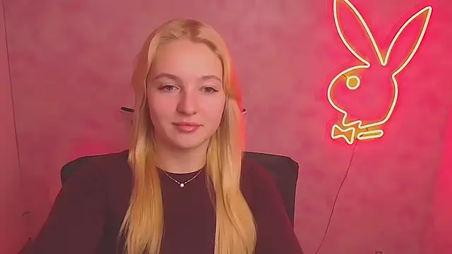 Snapshot of Milka_kiss_ chatting on 03/06/25, 06:52 Milka kiss online show from 03/06/25, 06:52