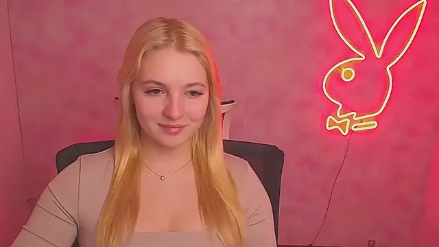 Snapshot of Milka_kiss_ chatting on 03/07/25, 12:34 Milka kiss online show from 03/07/25, 12:34