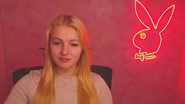 Snapshot of Milka_kiss_ chatting on 03/09/25, 12:31 Milka kiss online show from 03/09/25, 12:31