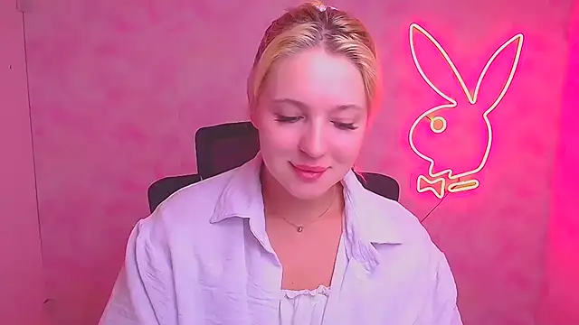 Snapshot of Milka_kiss_ chatting on 09/15/25, 06:02 Milka kiss online show from 09/15/25, 06:02