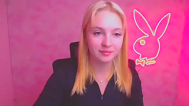 Snapshot of Milka_kiss_ chatting on 09/19/25, 05:31 Milka kiss online show from 09/19/25, 05:31