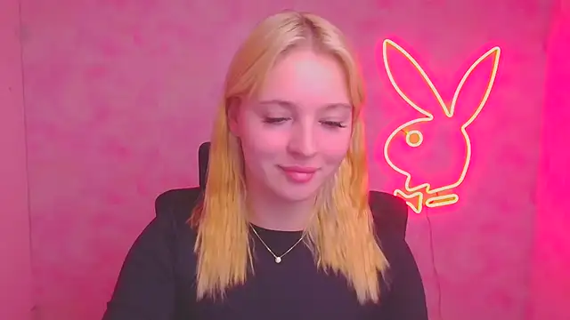 Snapshot of Milka_kiss_ chatting on 10/10/25, 06:56 Milka kiss online show from 10/10/25, 06:56