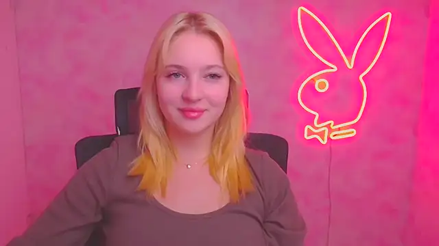 Snapshot of Milka_kiss_ chatting on 10/14/25, 05:41 Milka kiss online show from 10/14/25, 05:41