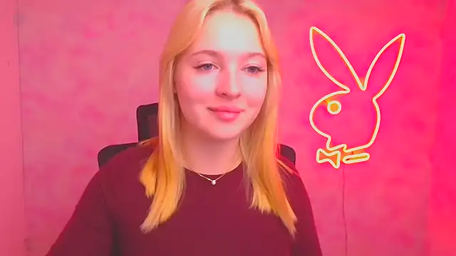 Snapshot of Milka_kiss_ chatting on 10/16/25, 11:33 Milka kiss online show from 10/16/25, 11:33