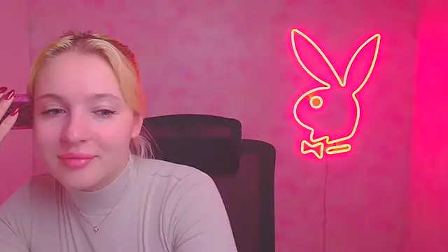 Snapshot of Milka_kiss_ chatting on 10/25/25, 11:29 Milka kiss online show from 10/25/25, 11:29