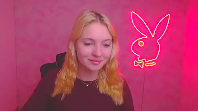 Snapshot of Milka_kiss_ chatting on 10/27/25, 09:46 Milka kiss online show from 10/27/25, 09:46