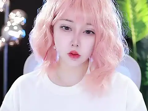 Qiaoqiao  online show from 03/20/25, 09:37