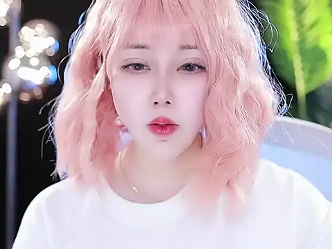 Qiaoqiao  online show from 03/20/25, 12:43