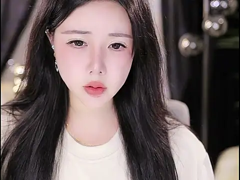 Qiaoqiao  online show from 10/04/25, 04:27