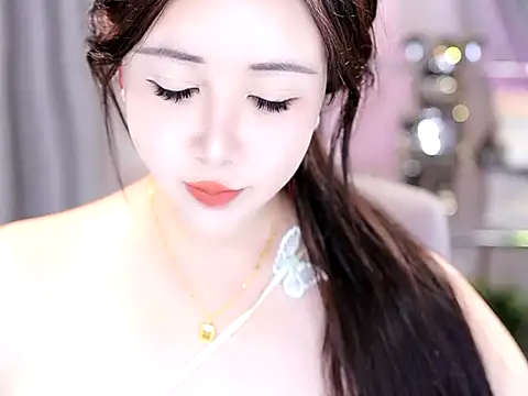 Qiaoqiao  online show from 10/18/25, 07:09