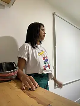 Snapshot of sharonmiller_2_ chatting on 02/28/25, 11:34 sharonmiller 2 online show from 02/28/25, 11:34