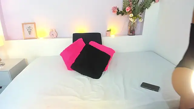 Snapshot of AmyBarton02 chatting on 12/09/24, 04:05 AmyBarton02 online show from 12/09/24, 04:05