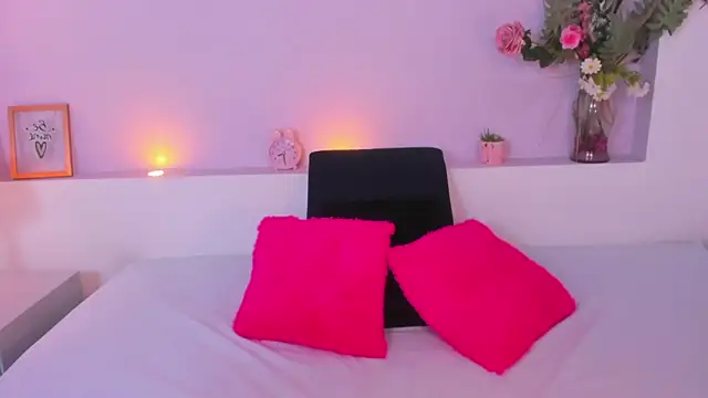 Snapshot of AmyBarton02 chatting on 12/14/24, 05:58 AmyBarton02 online show from 12/14/24, 05:58