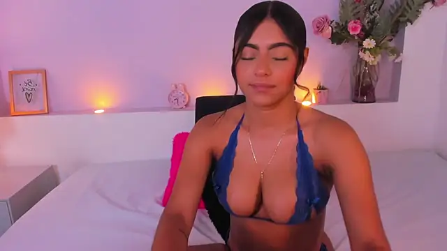 Snapshot of AmyBarton02 chatting on 12/16/24, 03:32 AmyBarton02 online show from 12/16/24, 03:32